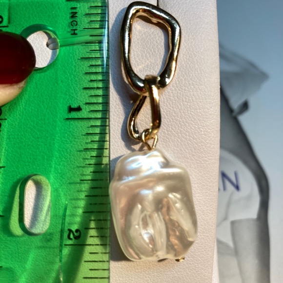 Big Baroque Imitation Pearl Earrings - Picture 6 of 6